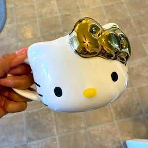 Hello kitty gold mug